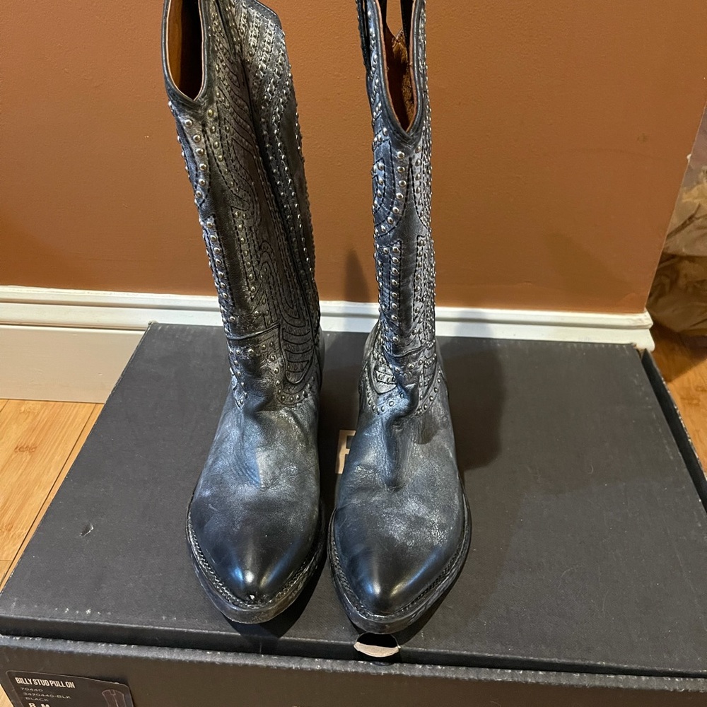Frye Billy Stud Pull On Size 8